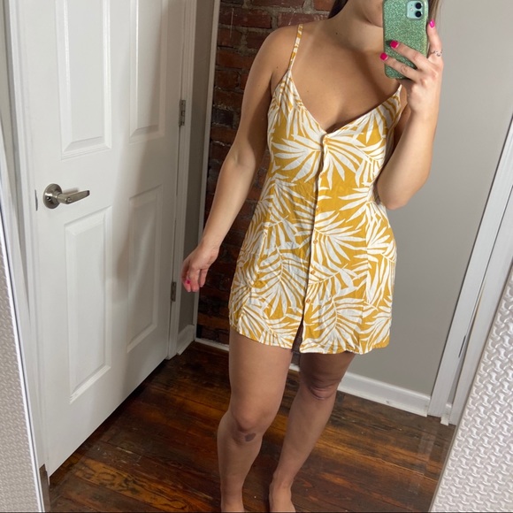 Forever 21 Dresses & Skirts - Forever 21 tropical print dress M
